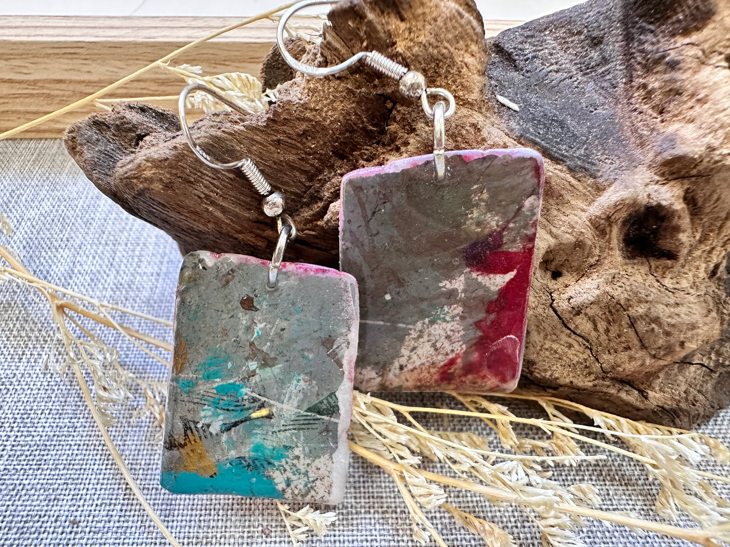 Urban Vibes - Handgemachte Statement-Ohrringe in Streetart-Optik | Rot & Schwarz | Unikat-Schmuck